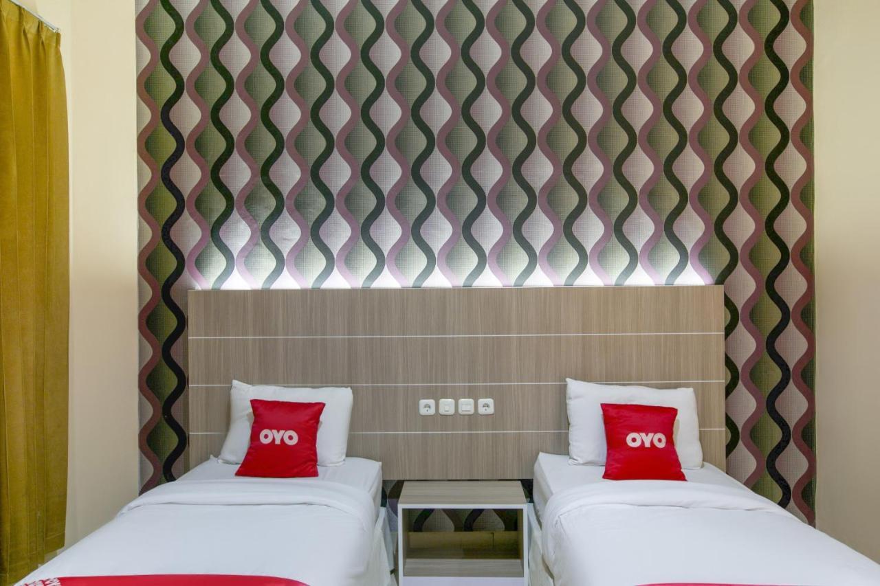 Super Oyo 2320 Hotel Charvita Kupang  Zewnętrze zdjęcie