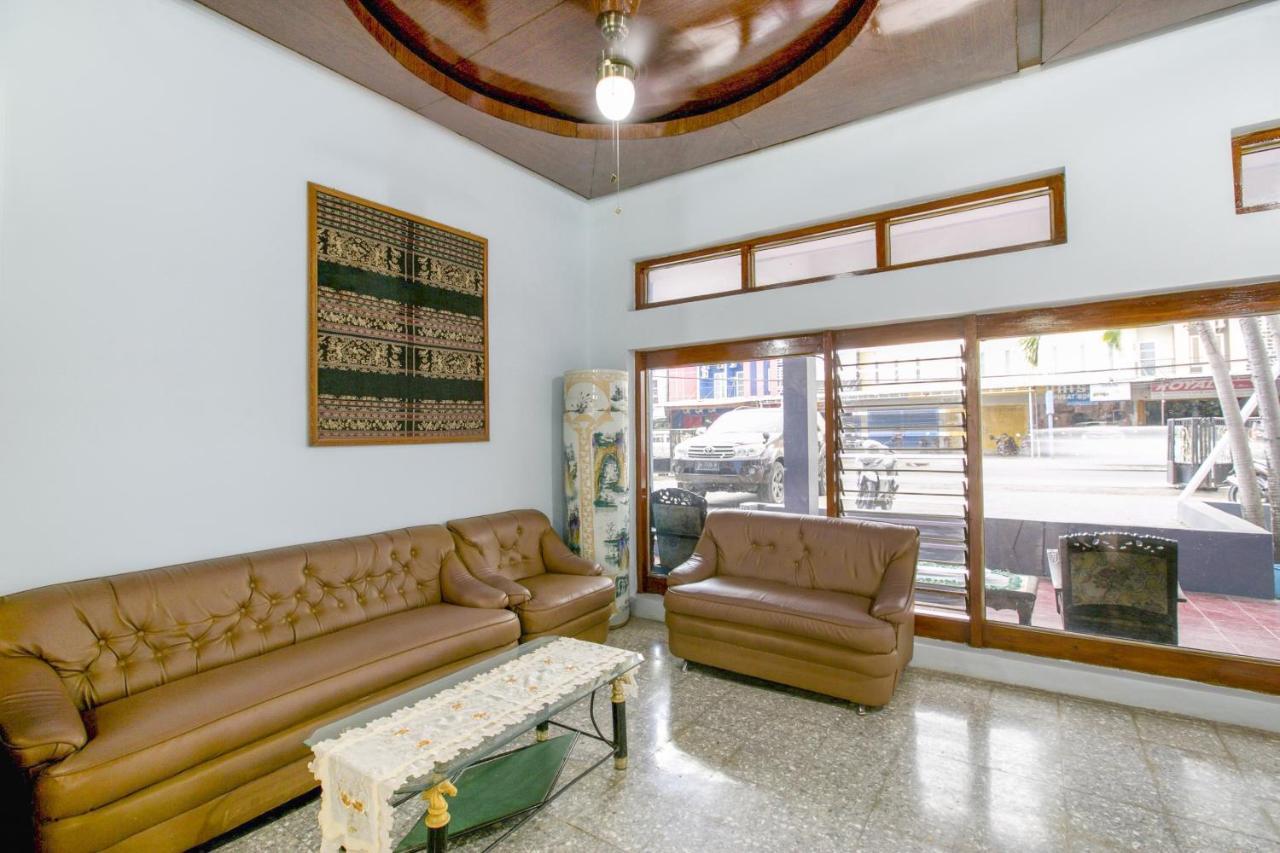 Super Oyo 2320 Hotel Charvita Kupang  Zewnętrze zdjęcie