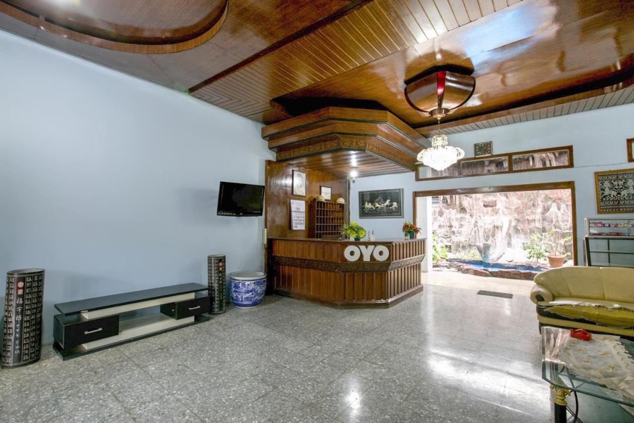 Super Oyo 2320 Hotel Charvita Kupang  Zewnętrze zdjęcie