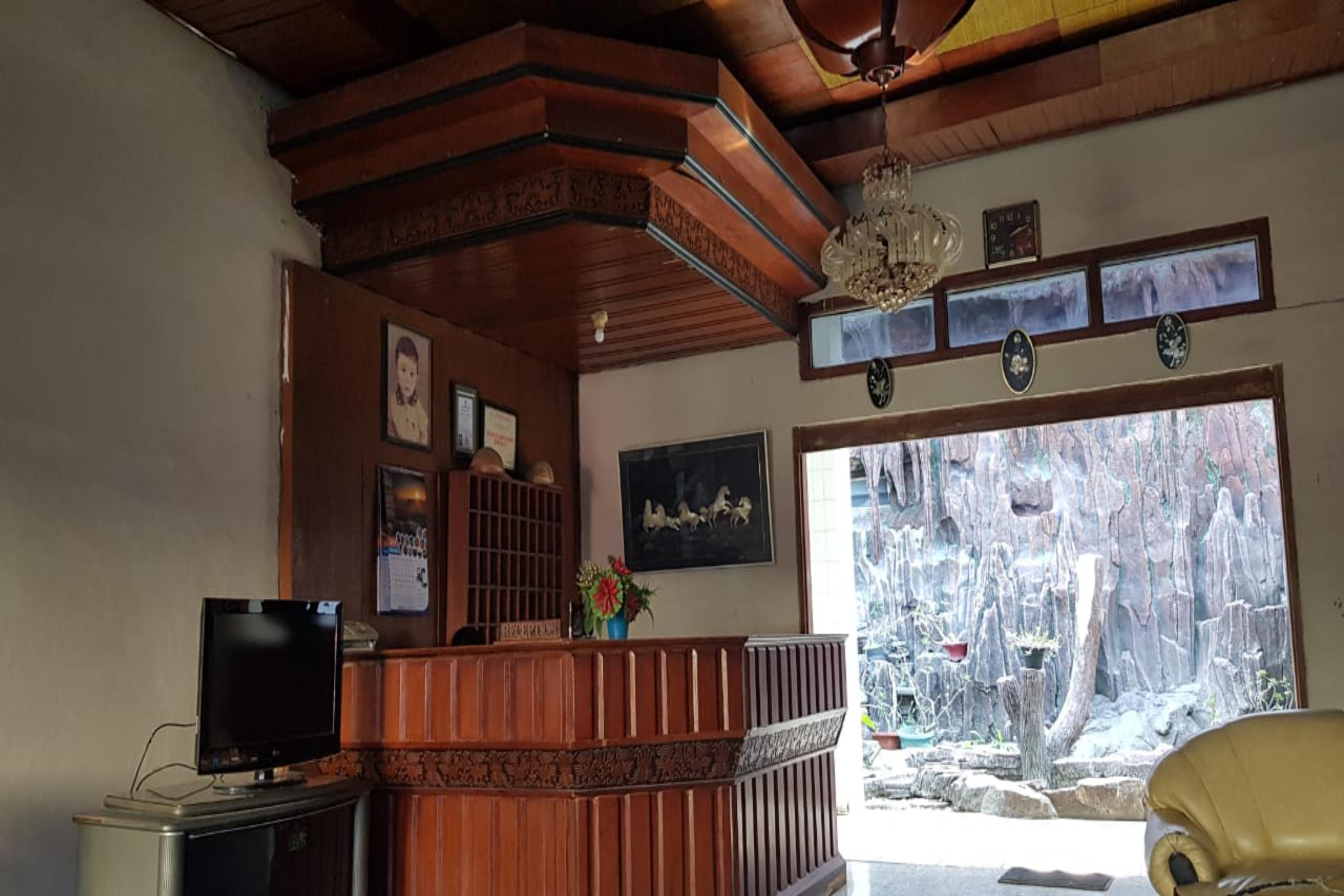 Super Oyo 2320 Hotel Charvita Kupang  Zewnętrze zdjęcie